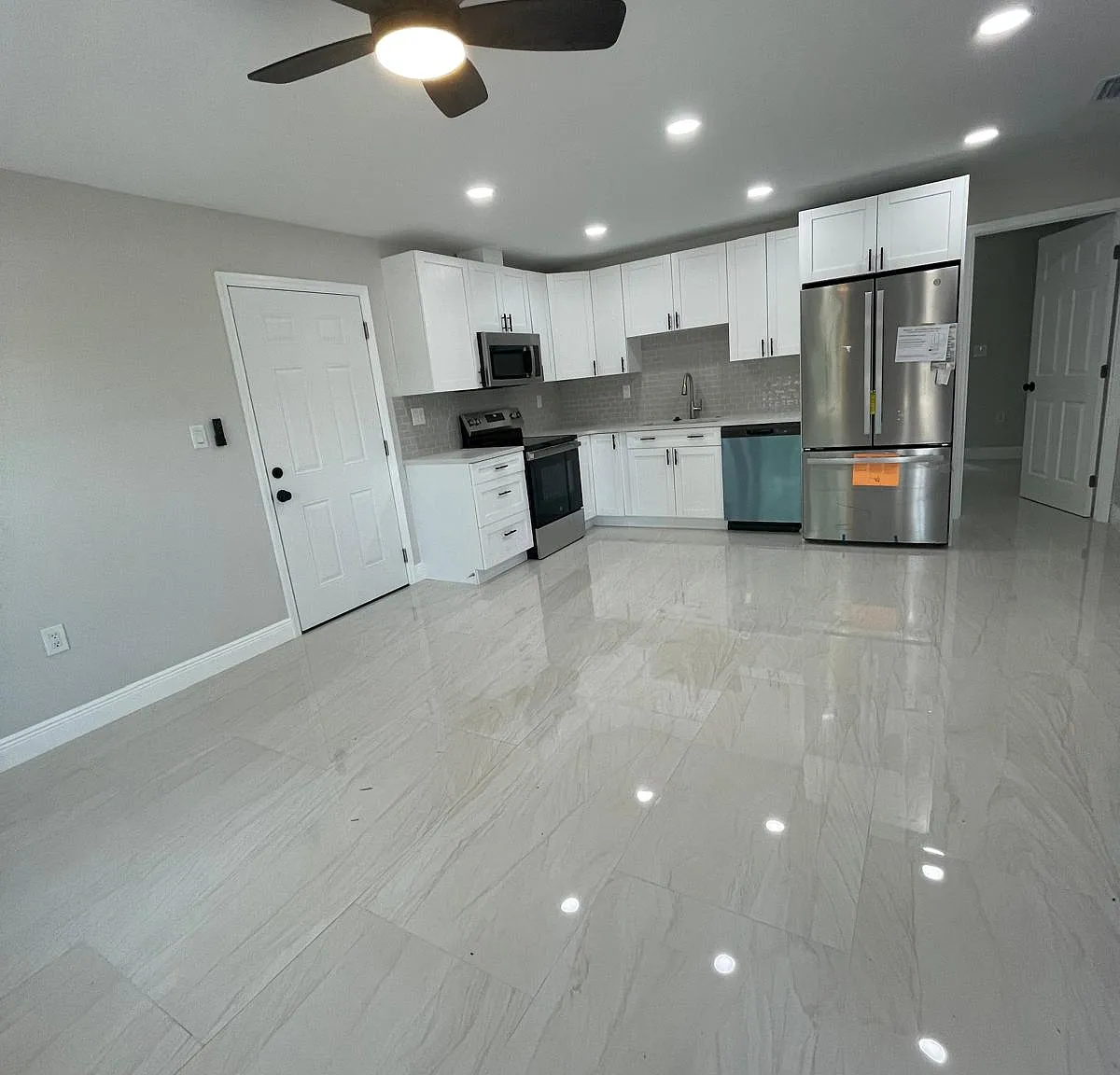 3 bed, 1600 sqft, $2,100 — Photo 2