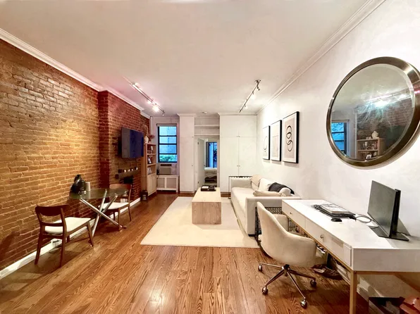 212 East 70th Street image 1 of 17