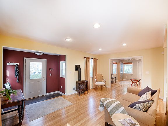 Entrance/Living Room