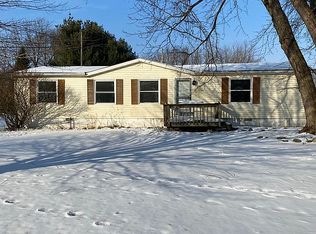 25234 Pine Lake St, Edwardsburg, MI 49112
