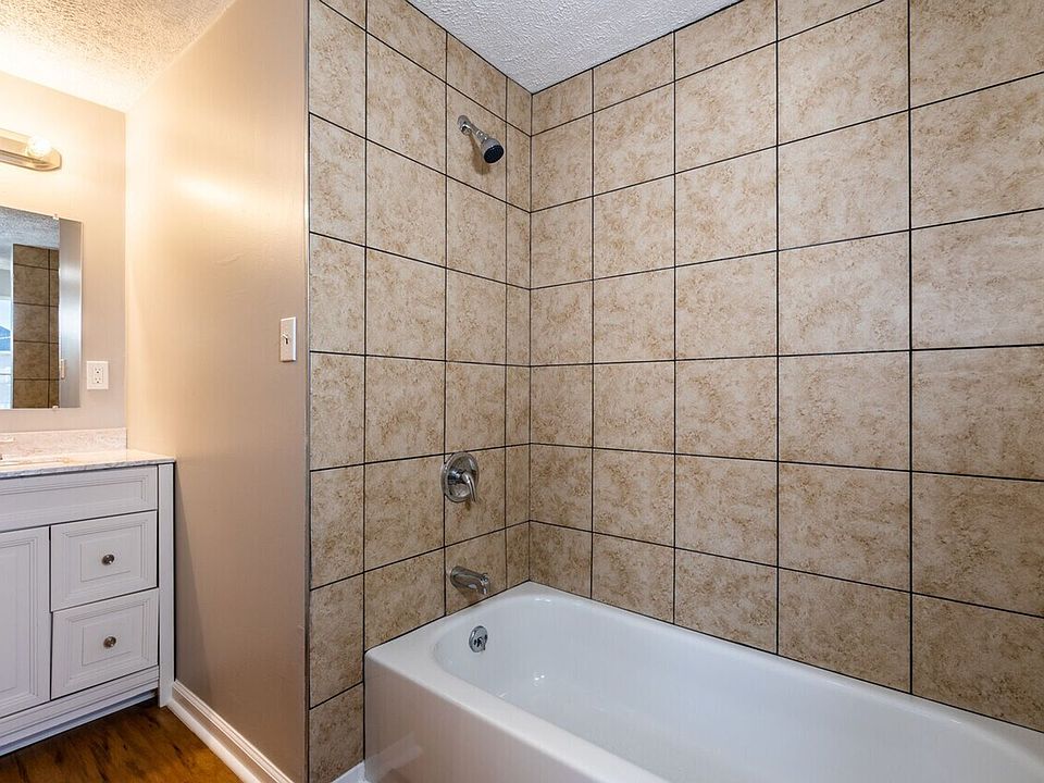 2nd image of 1425 Avenue C