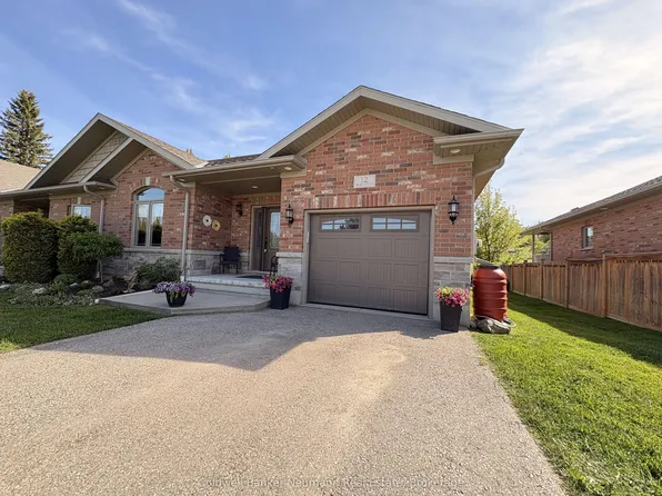 12 Brown St S, Minto, ON N0G 1M0
