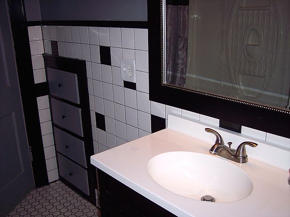 Built in drawers in bath