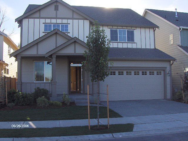 4 BR, 2.75 baths, bonus room, shy 3 car garage, lots of granite & tile