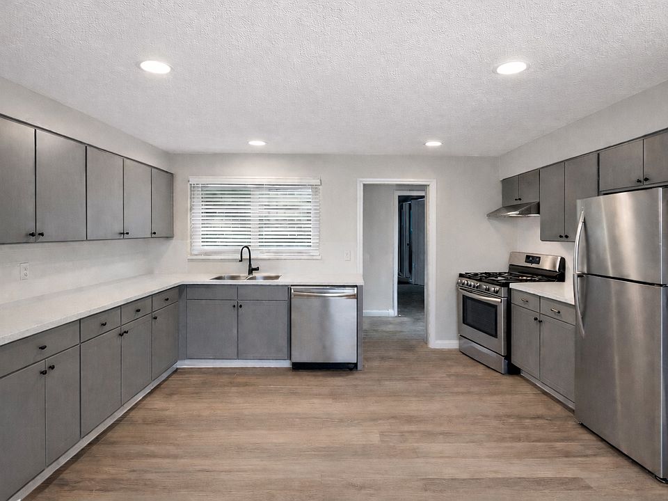 Updated Kitchen with all new appliances.