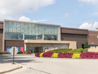 125 Majestic Dr, Lombard, IL, 60148