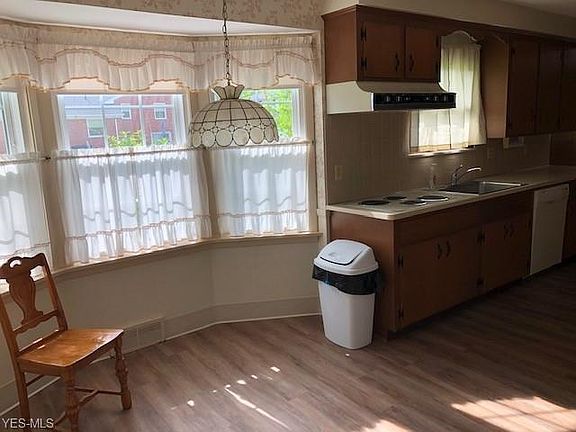 5th image of 976 Eastlawn Dr
