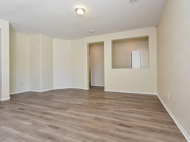 4924 White Jade St — Photo 4