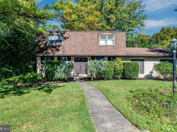 37 Ironstone Dr, Reading, PA 19606