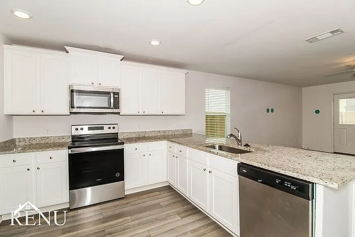 3 bed, 2.0 bath, 1525 sqft, $1,935 — Photo 4
