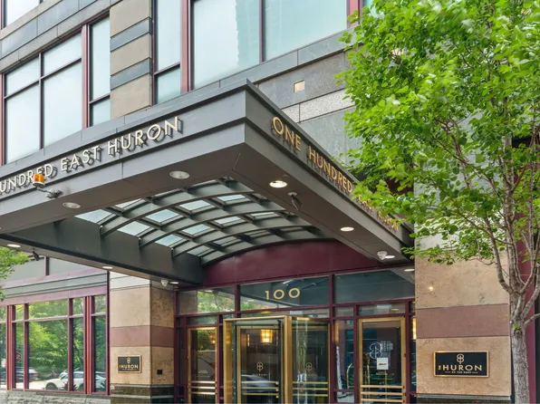100 E Huron St APT 2807, Chicago, IL 60611