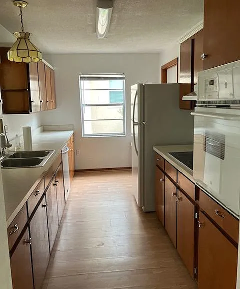1351 Almond St — Photo 25