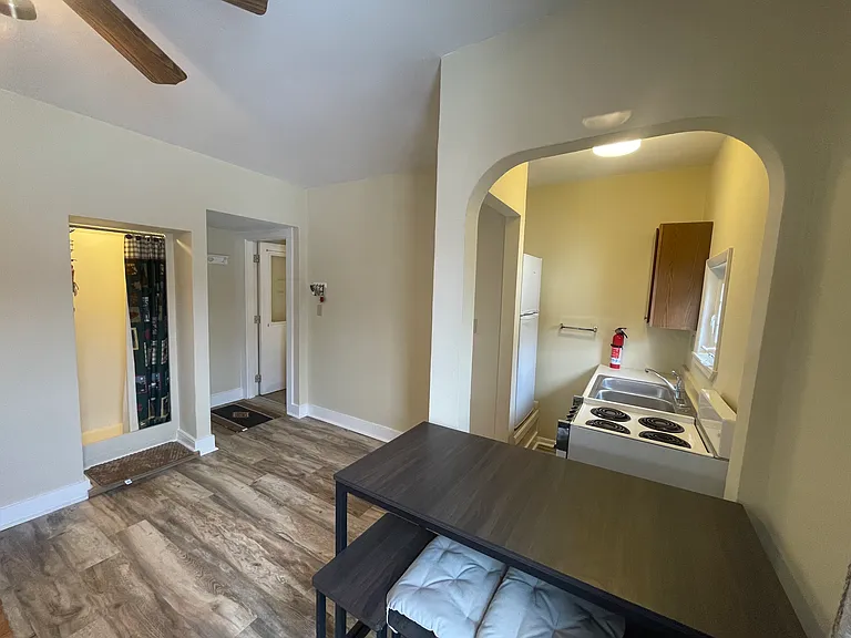 325 S Plum St #3 — Photo 3