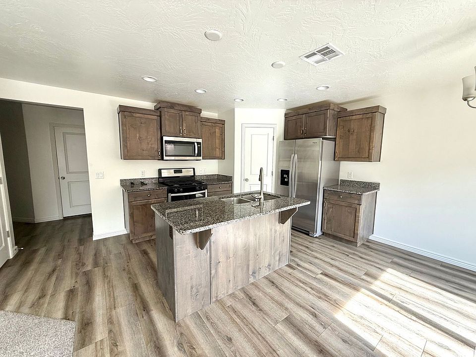1st image of 3277 S Fossil Hills Dr