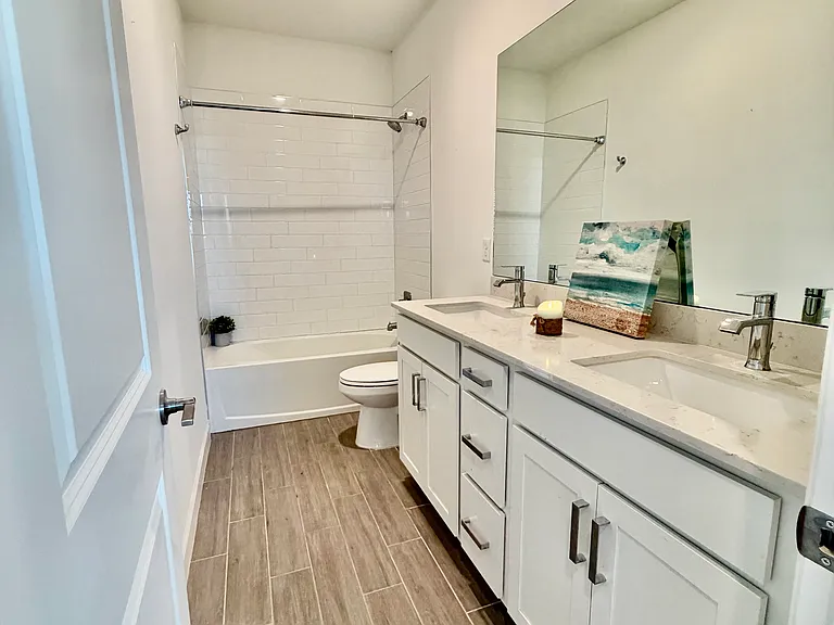 UPSTAIRS 3RD FULL BATHROOM WITH DOUBLE SINKS/TUB/SHOWER