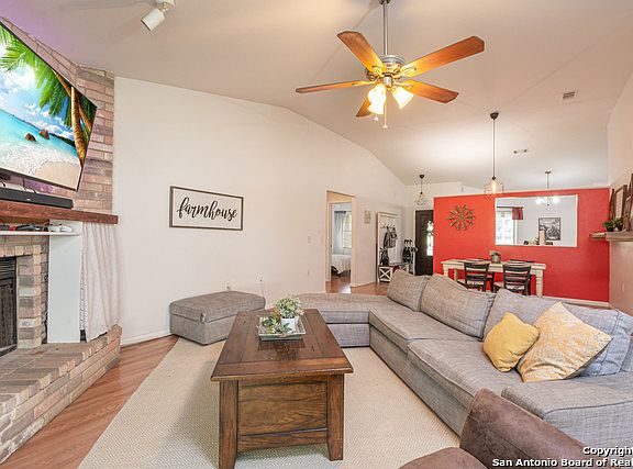 3rd image of 8132 Pioneer Oak