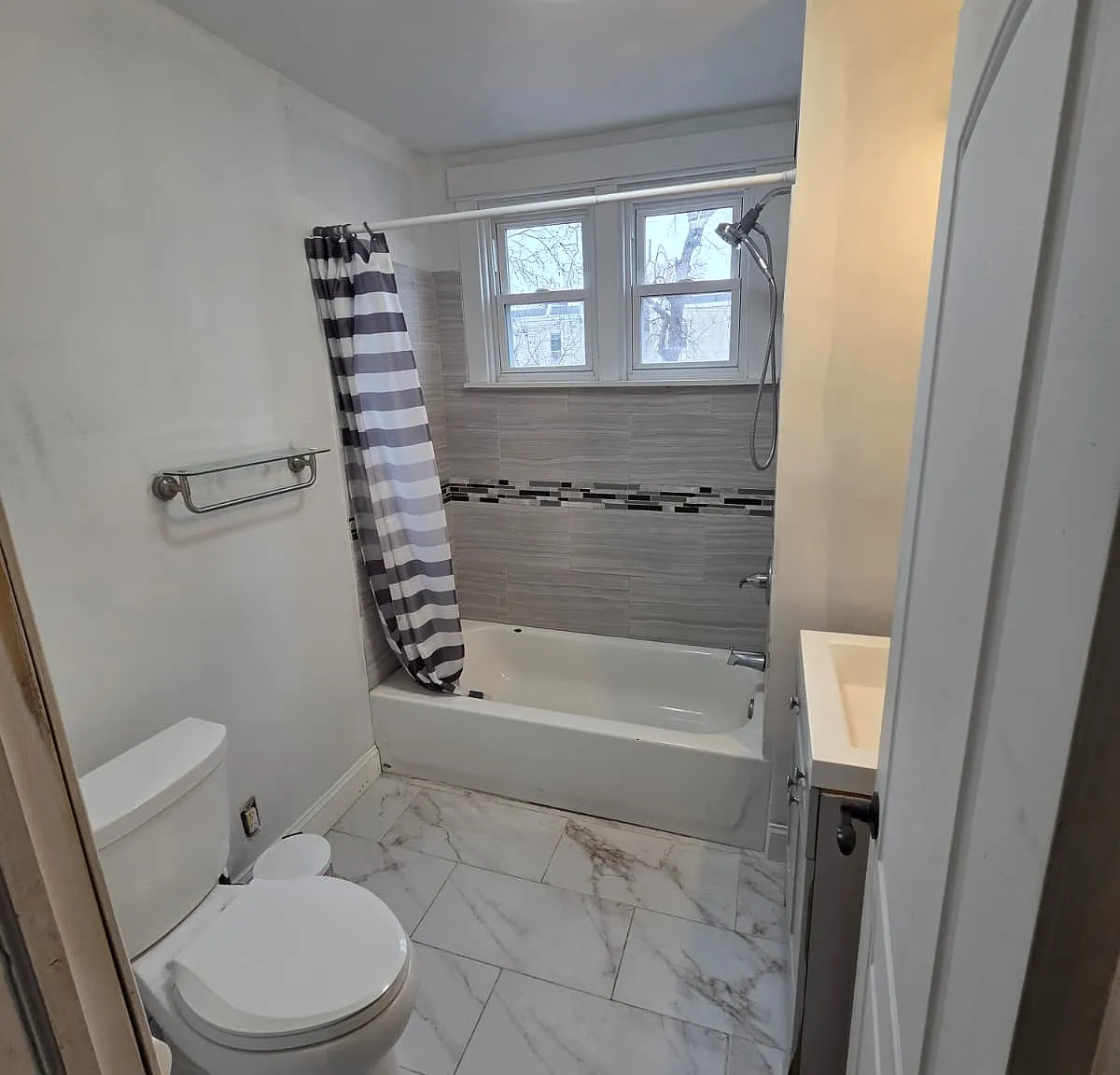 3 bed, 1236 sqft, $2,300 — Photo 4