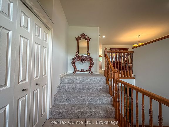3rd image of 10 Boyce Ct