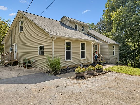 4th image of 629 Blue Ridge Dr