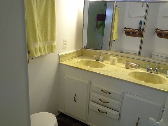 5th image of 86 Orange Manor Dr.