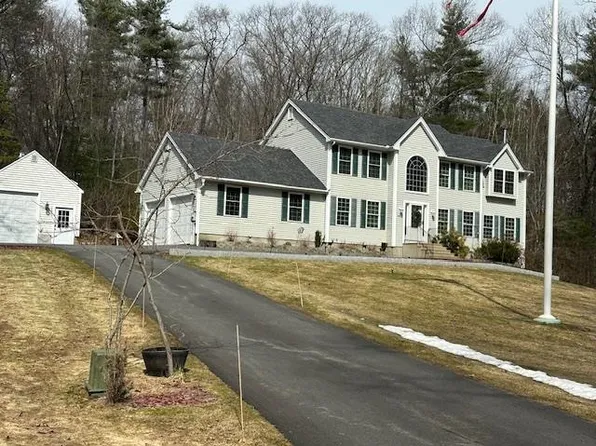 43 Lampton Lane, Derry, NH 03308