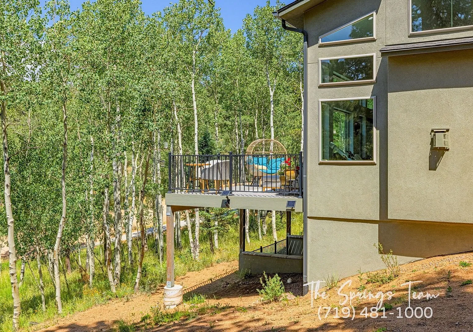 Stunning 4 BDRM Crystal Park Mountain Retreat — Photo 3