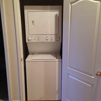 Rented by Elysee Brokerage | media 19