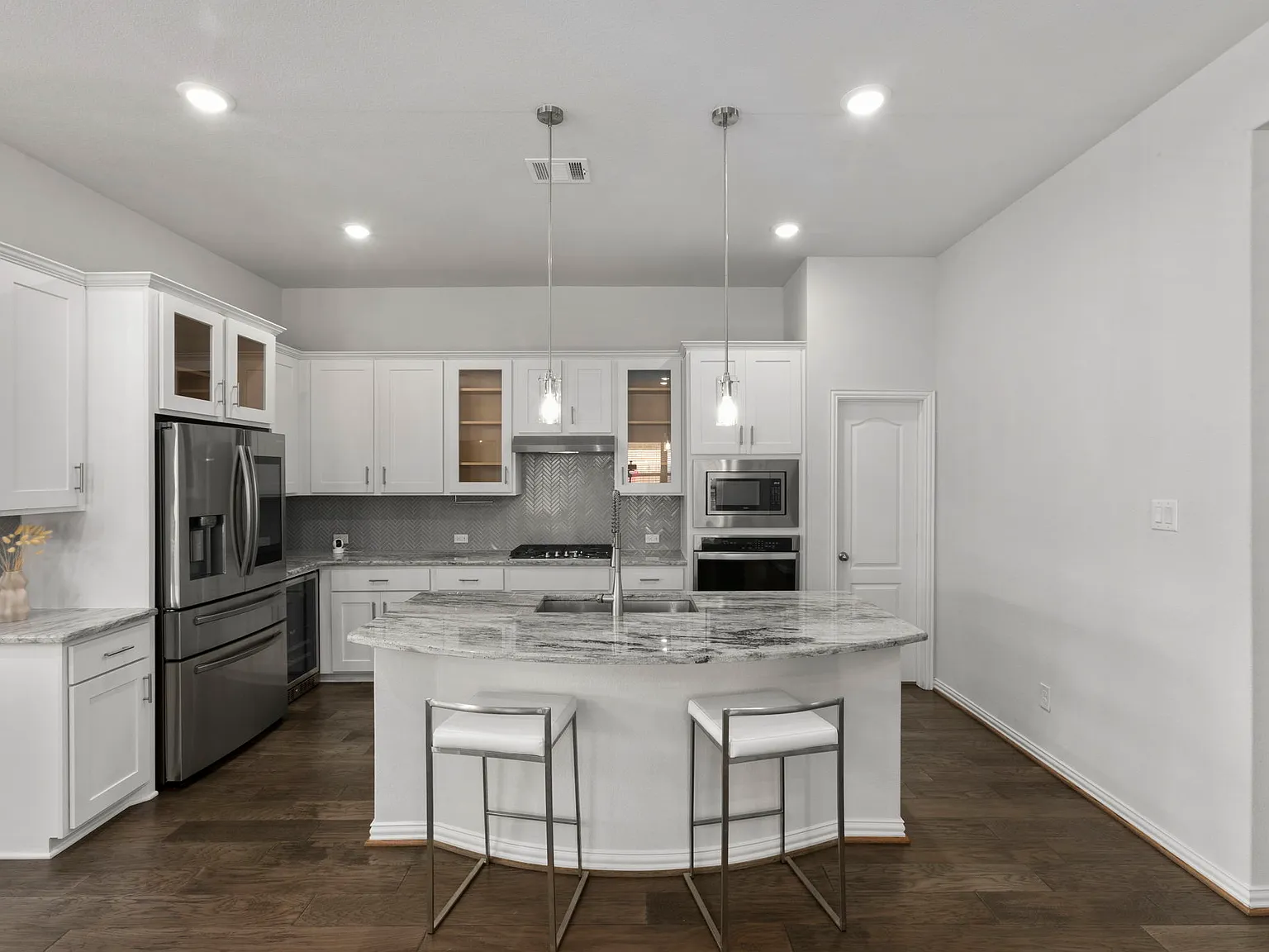 3 bed, 1840 sqft, $2,300 — Photo 4