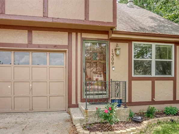 1309 E 152nd St, Olathe, KS 66062