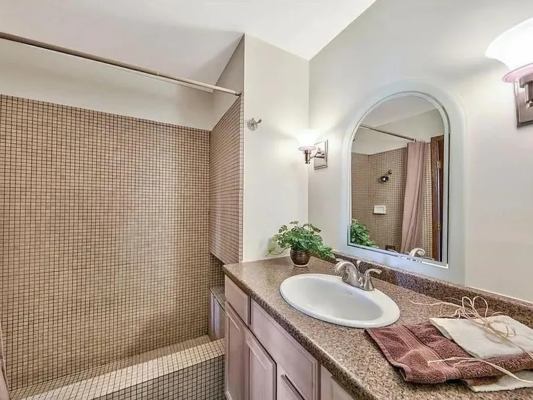 Downstairs bathroom with tub.
