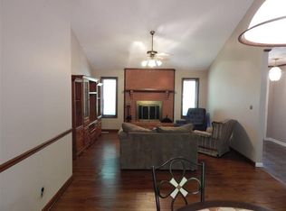 210 Woodview Dr, Paducah, KY 42003