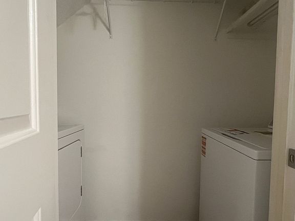 5th image of 137 N Springs Ct