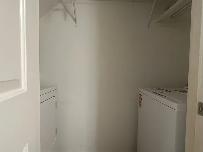 137 N Springs Ct — Photo 5
