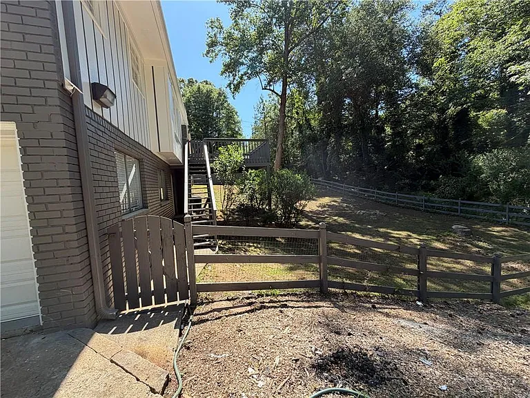 3336 Camelot Dr — Photo 85