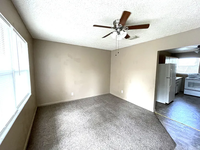 703 S Wilson Ave — Photo 3