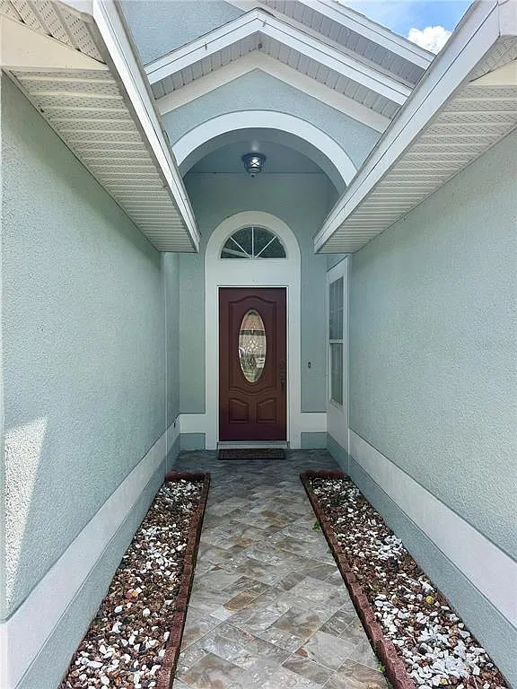 4 bed, 2.0 bath, 1657 sqft, $2,400 — Photo 2