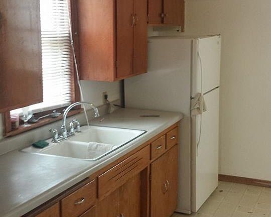 2nd image of 458 Thomas Ave #2