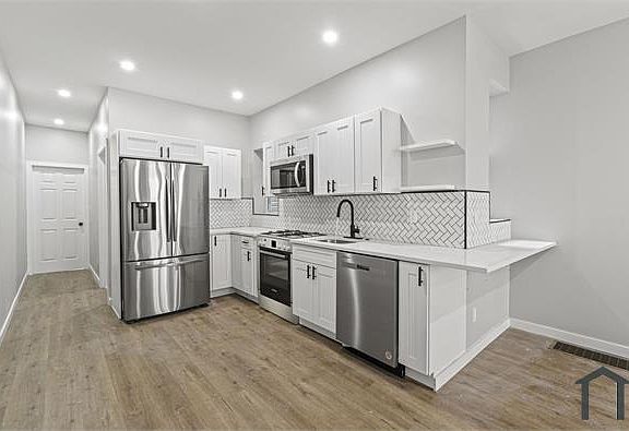 5th image of 2550 Cecil B Moore Ave Floor 1