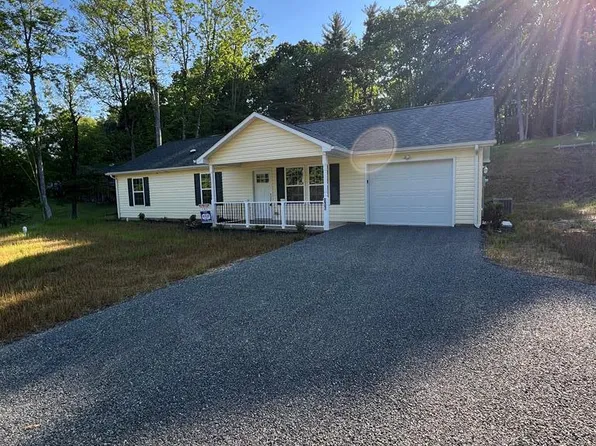 106 Rhododendron Ln, Fancy Gap, VA 24328