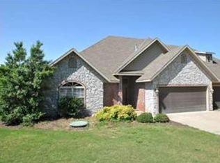555 Sugar Creek Rd, Pea Ridge, AR 72751