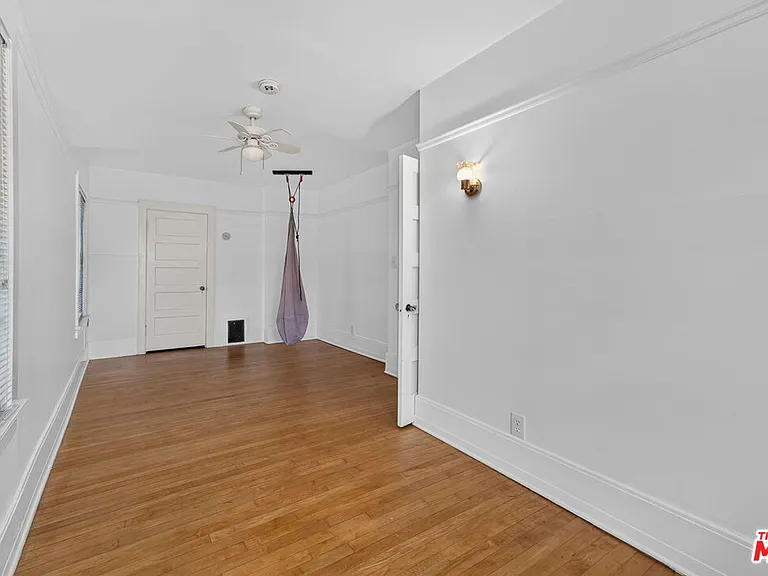 2215 W 21st St — Photo 45