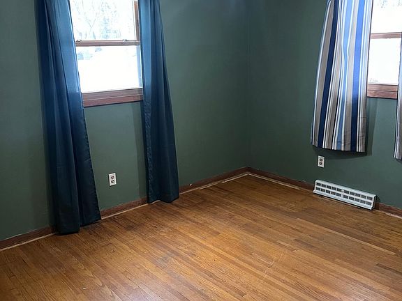 2nd image of 608 2nd Ave NE