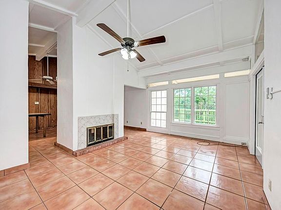 3rd image of 1811 Brookhaven Dr