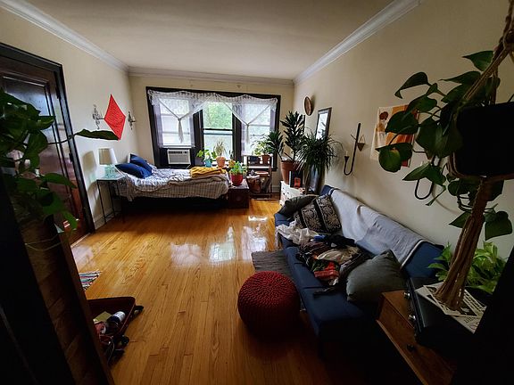 2nd image of 4601 N Wolcott Ave #1