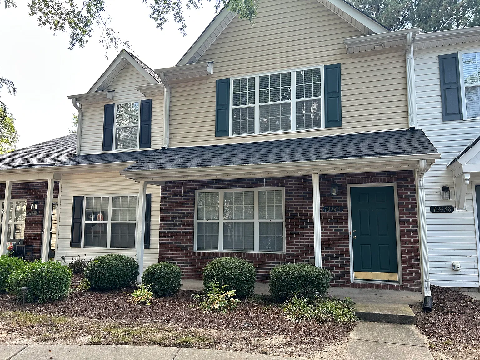2 bed, 2.5 bath, 1320 sqft, $1,745 — Photo 1
