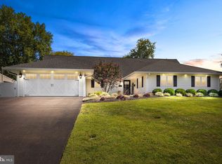 18 Fountain Rd, Levittown, PA 19056