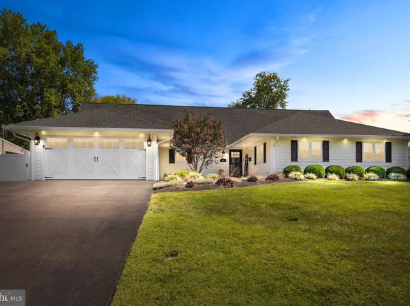 18 Fountain Rd, Levittown, PA 19056