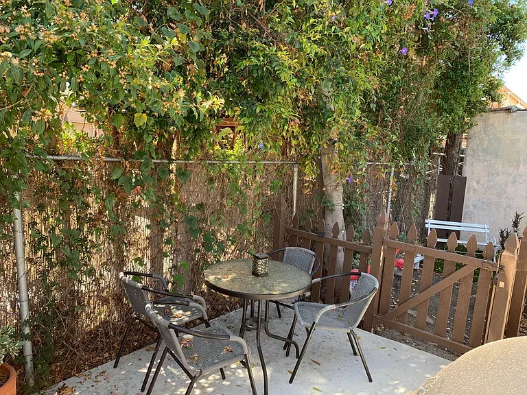 549 N Martel Ave — Photo 7