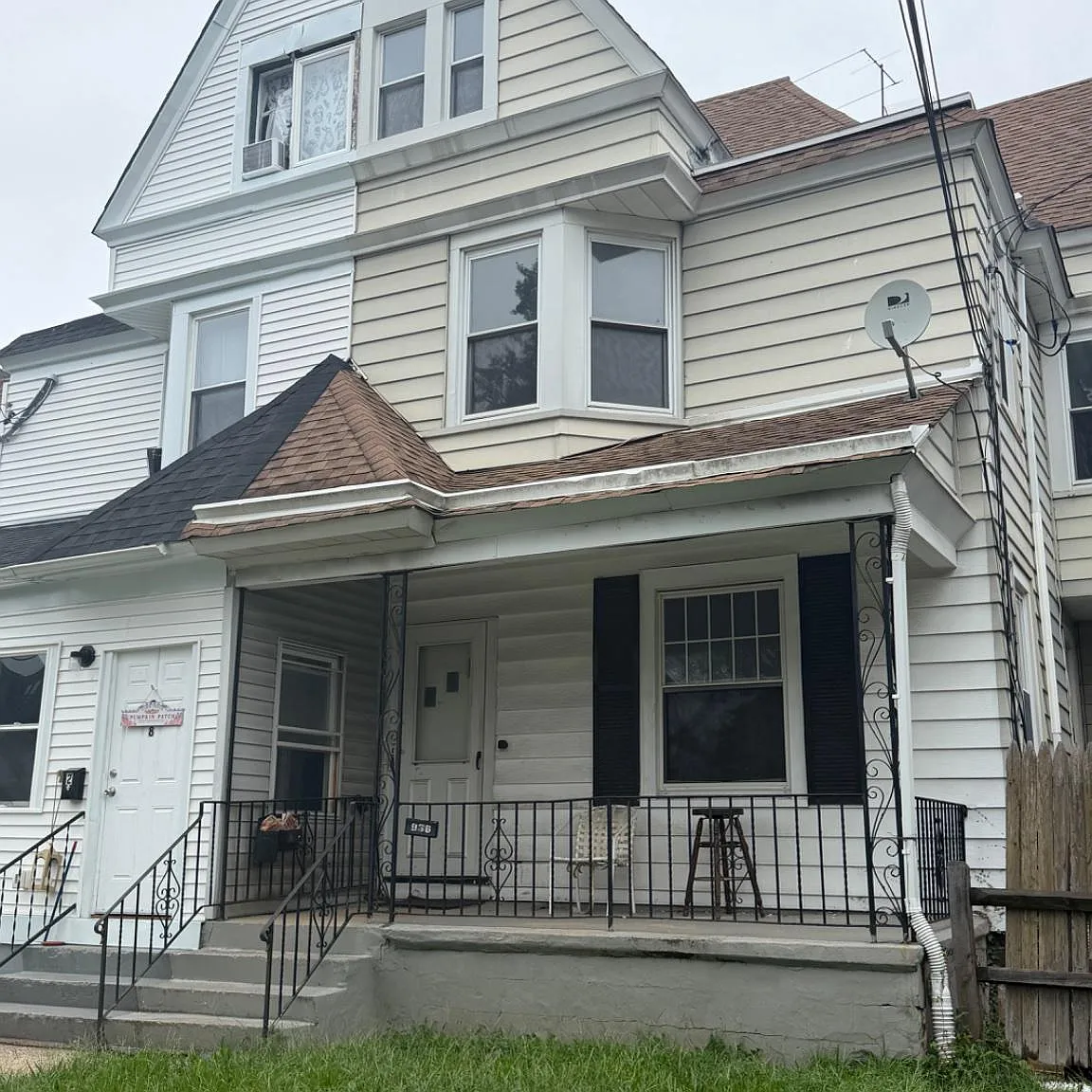 4 bed, 2.0 bath, 2382 sqft, $2,500 — Photo 1