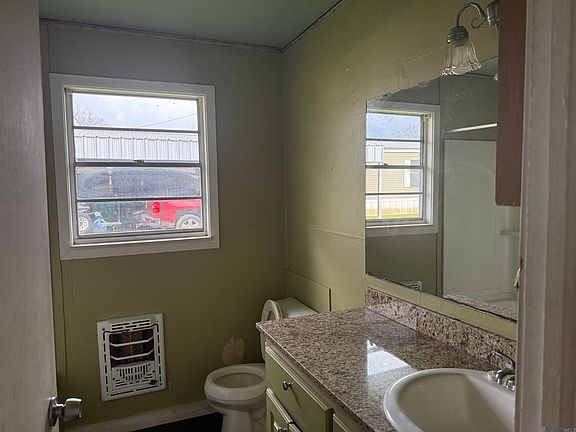 4th image of 8464 Lois St